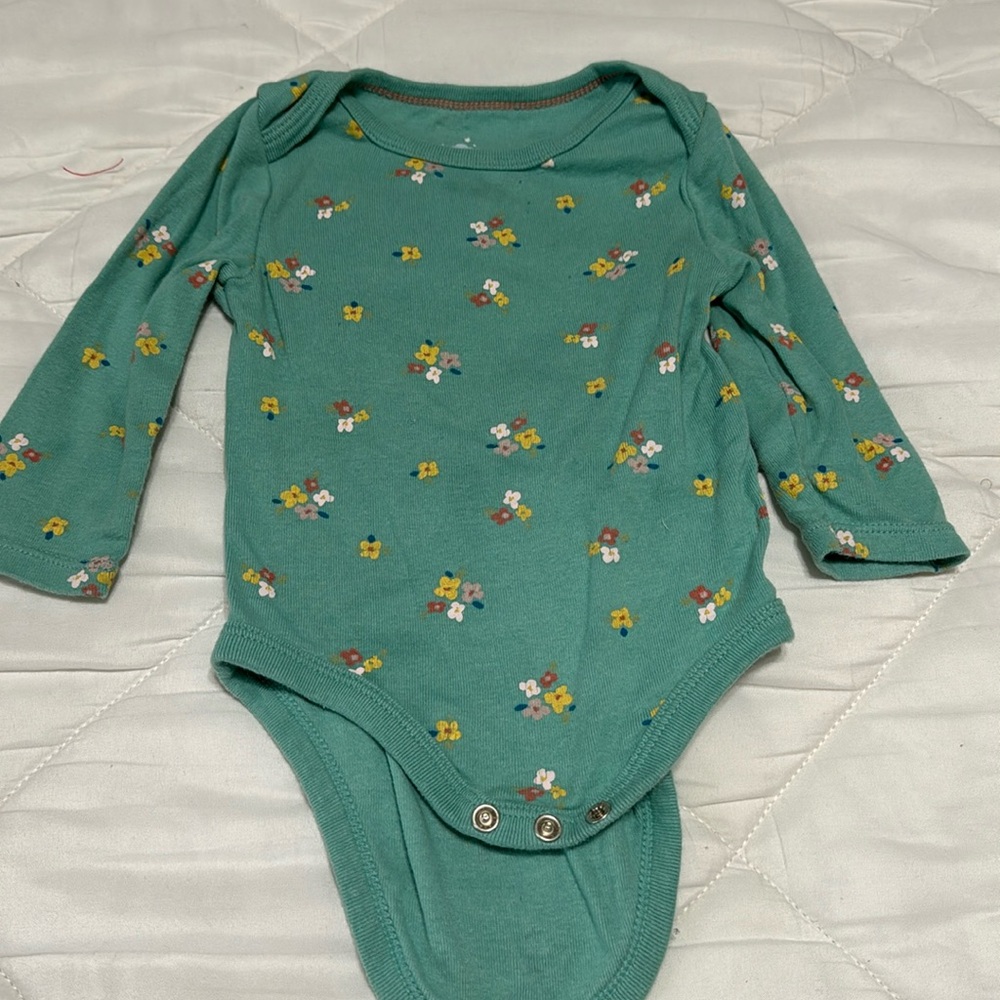 Bundle of three T-shirts 6-9  months